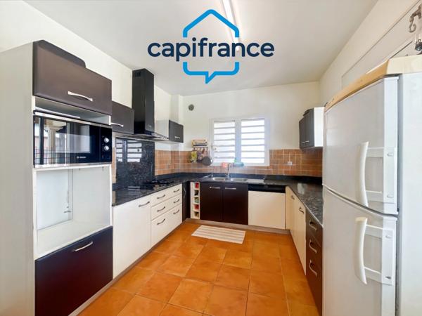 Villa T8 de plus de 200m² avec piscine.