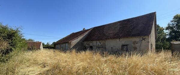 Maison à rénover entièrement avec grange dans un hameau calme à 10 min de Varennes-sur-Allier