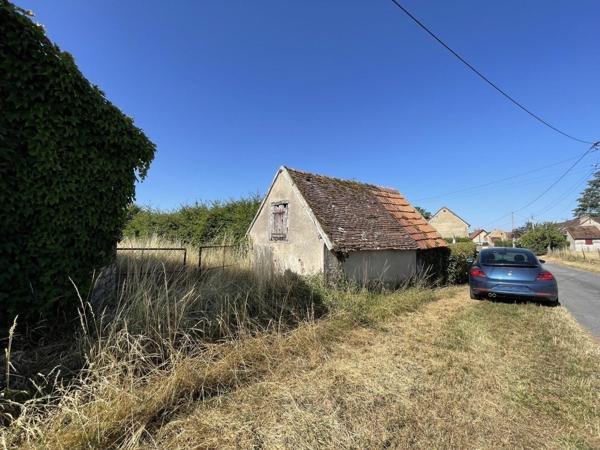 Maison à rénover entièrement avec grange dans un hameau calme à 10 min de Varennes-sur-Allier