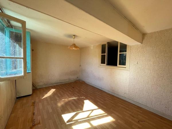 Maison à rénover entièrement avec grange dans un hameau calme à 10 min de Varennes-sur-Allier