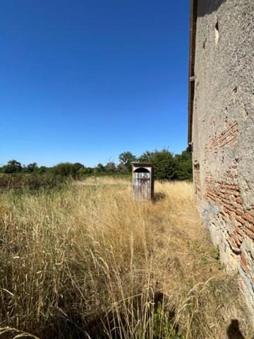 Maison à rénover entièrement avec grange dans un hameau calme à 10 min de Varennes-sur-Allier