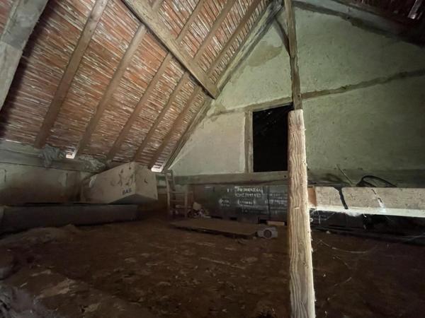 Maison à rénover entièrement avec grange dans un hameau calme à 10 min de Varennes-sur-Allier
