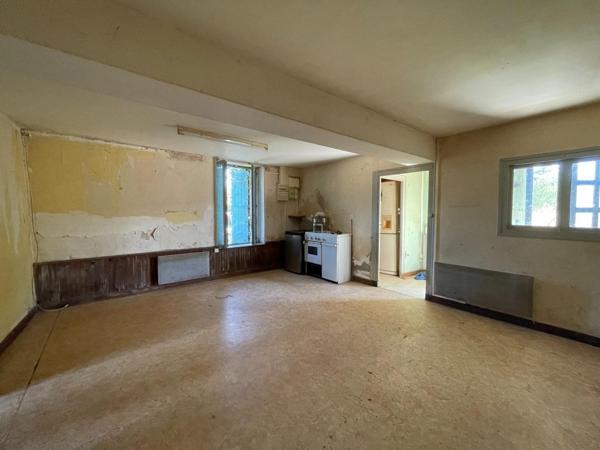 Maison à rénover entièrement avec grange dans un hameau calme à 10 min de Varennes-sur-Allier