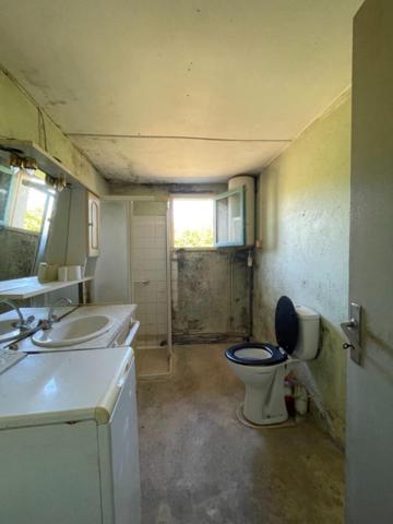 Maison à rénover entièrement avec grange dans un hameau calme à 10 min de Varennes-sur-Allier
