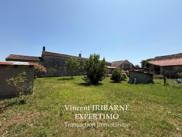 Le Seure (17770) Maison Saintongeaise, 3 Chambres, Garage et Jardin