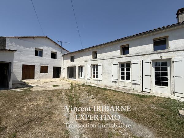 Le Seure (17770) Maison Saintongeaise, 3 Chambres, Garage et Jardin