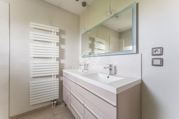 Maison Contemporaine de 108m2 sur Terrain de 600m2 et Double Garage – SAINTE FOY LÈS LYON