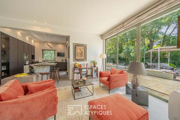 Villa d’architecte habillée de bois au coeur de Valescure