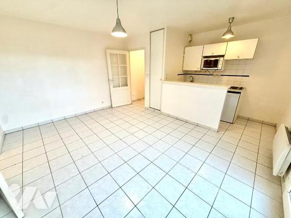 Appartement T2 / SAINT-SERVAN / LA BRIANTAIS

Situé au premier étage d'une résidence de stand...