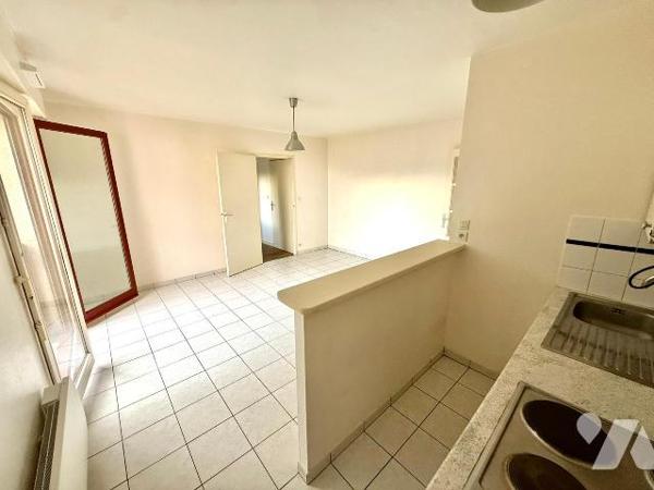 Appartement T2 / SAINT-SERVAN / LA BRIANTAIS

Situé au premier étage d'une résidence de stand...