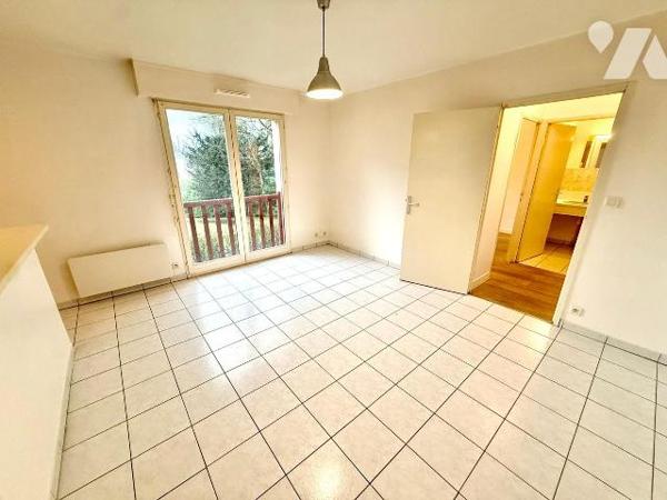 Appartement T2 / SAINT-SERVAN / LA BRIANTAIS

Situé au premier étage d'une résidence de stand...