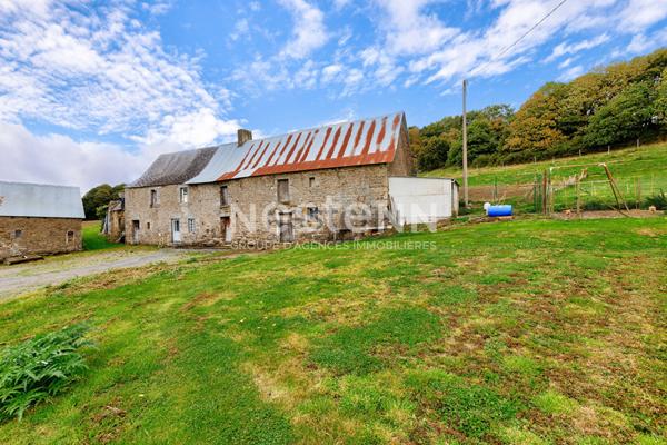 Vente d'une bâtisse en pierres avec dépendances 15000 m² de terrain en campagne du Gouray