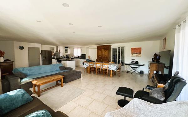 Maison à vendre    7 pièces • 200 m2 Montréal