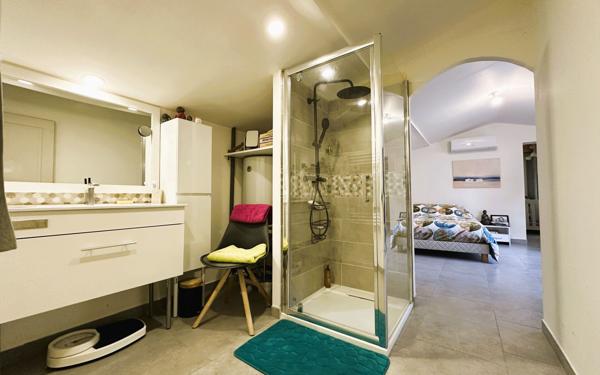 Maison à vendre    7 pièces • 200 m2 Montréal