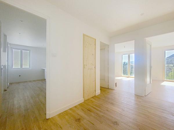 Appartement 4 pièces  avec terrasse à louer à Laragne-Monteglin - Ré