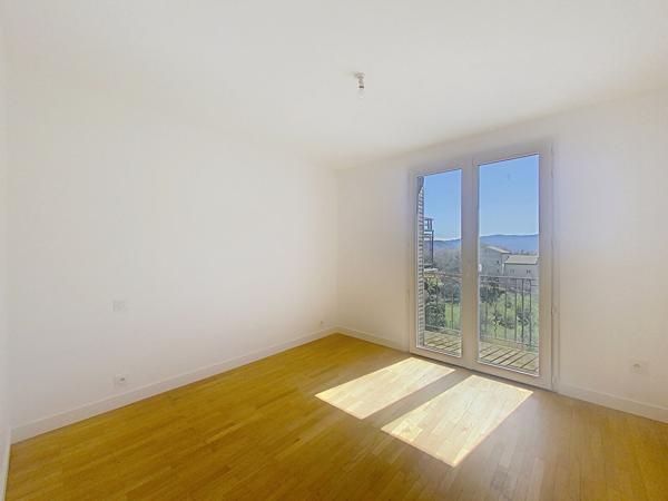 Appartement 4 pièces  avec terrasse à louer à Laragne-Monteglin - Ré