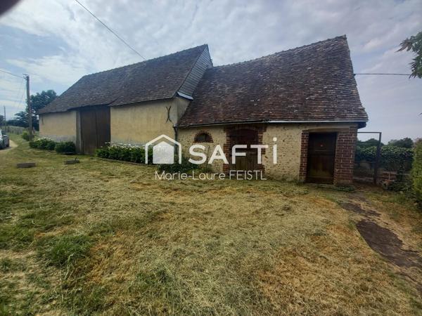 Corps de ferme très bien situé – Proche du Mans a seulement 44 km du Mans et 24 kms de Montoire  , proximité immédiate d’un centre commercial, ce corps de ferme offre de nombreuses possibilités dans un cadre calme et verdoyant.