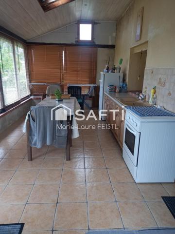 Corps de ferme très bien situé – Proche du Mans a seulement 44 km du Mans et 24 kms de Montoire  , proximité immédiate d’un centre commercial, ce corps de ferme offre de nombreuses possibilités dans un cadre calme et verdoyant.