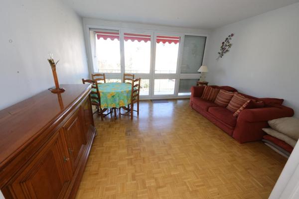 Vaste 2 pièces de 54 m² dans résidence sécurisée