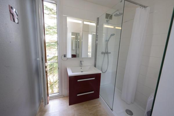 Vaste 2 pièces de 54 m² dans résidence sécurisée