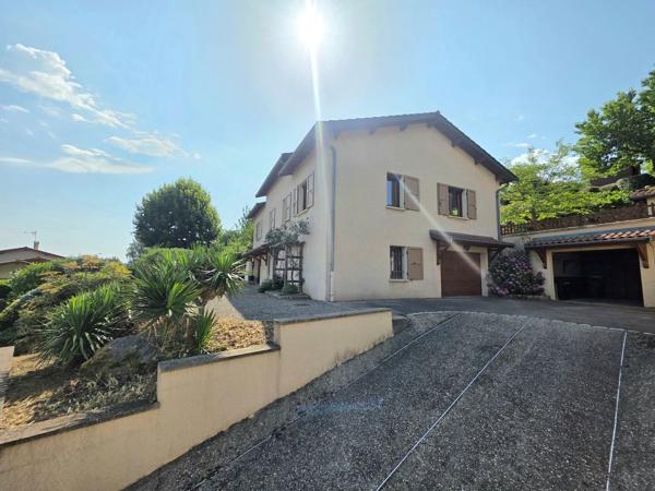 Maison familiale 4 chambres avec vue dégagée et grand terrain