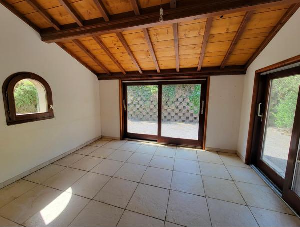 Maison familiale 4 chambres avec vue dégagée et grand terrain