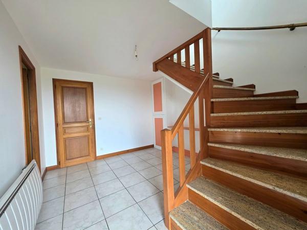 Maison familiale 4 chambres avec vue dégagée et grand terrain