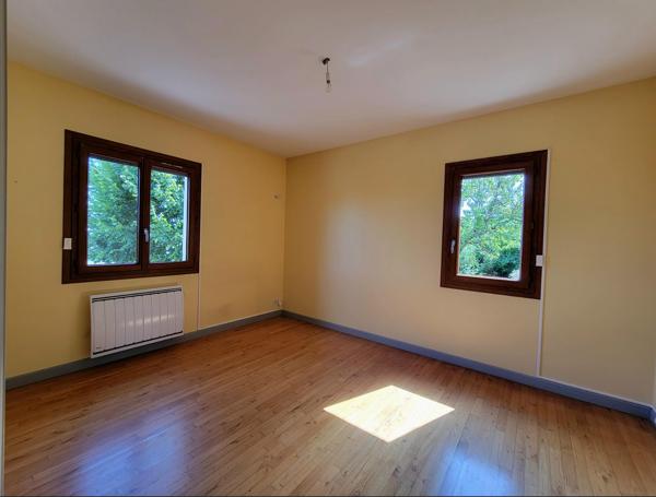 Maison familiale 4 chambres avec vue dégagée et grand terrain