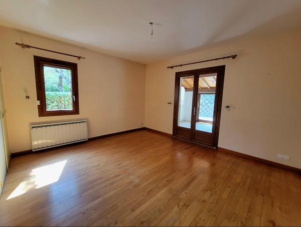Maison familiale 4 chambres avec vue dégagée et grand terrain