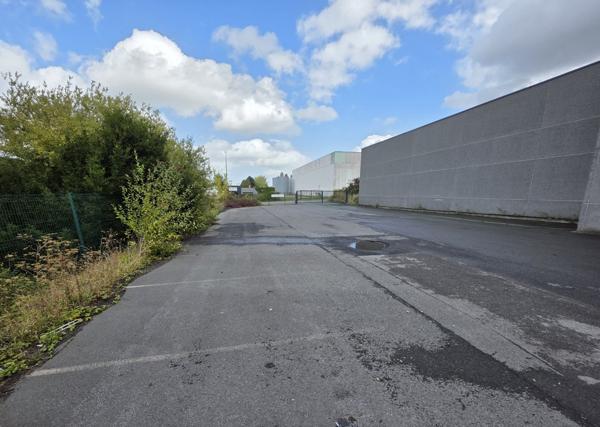 Entrepôts et Bureaux à BONDUES (59910)