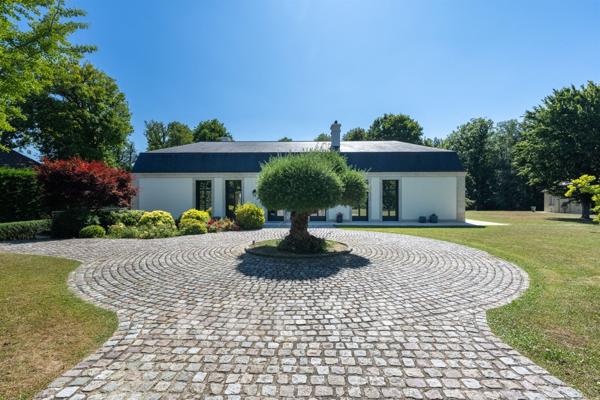 Propriété d'exception avec un parc de 1,6 hectares