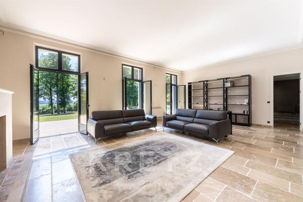 Propriété d'exception avec un parc de 1,6 hectares