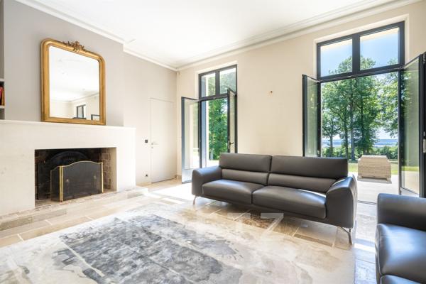 Propriété d'exception avec un parc de 1,6 hectares