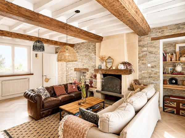 Maison en pierre de charme avec cheminée à vendre à CAEN sud
