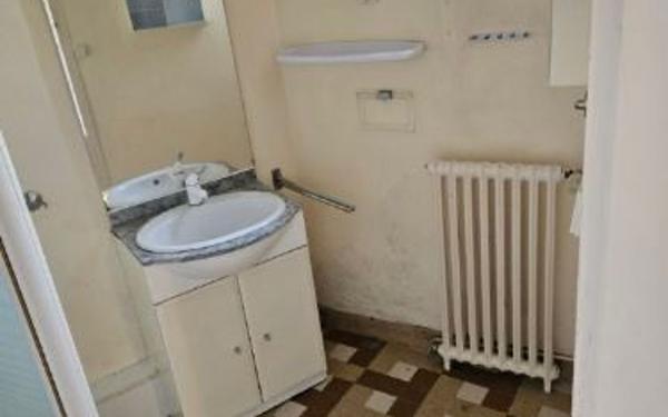 Maison à vendre    3 pièces •  Genouilly