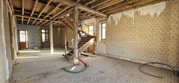 A Sarlat, vaste appartement brut de 190 m² à réinventer entièrement.