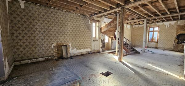 A Sarlat, vaste appartement brut de 190 m² à réinventer entièrement.