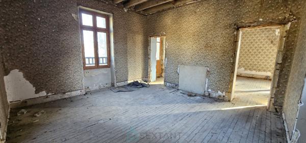 A Sarlat, vaste appartement brut de 190 m² à réinventer entièrement.