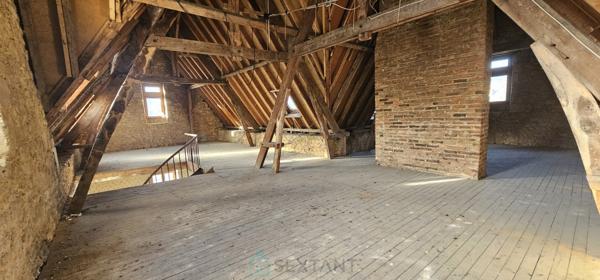 A Sarlat, vaste appartement brut de 190 m² à réinventer entièrement.