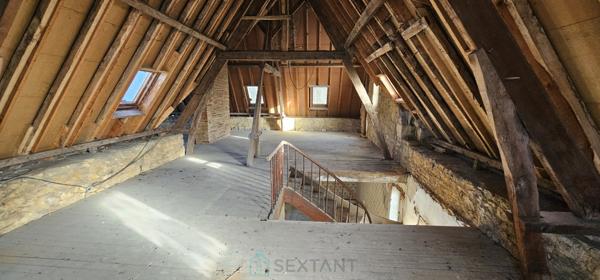 A Sarlat, vaste appartement brut de 190 m² à réinventer entièrement.