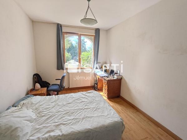 Grande maison familiale avec 3 studios locatifs et 1 hectare de terrain aux portes de Vitré