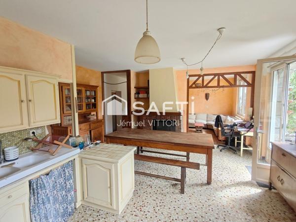 Grande maison familiale avec 3 studios locatifs et 1 hectare de terrain aux portes de Vitré