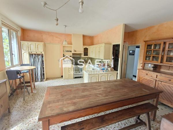 Grande maison familiale avec 3 studios locatifs et 1 hectare de terrain aux portes de Vitré