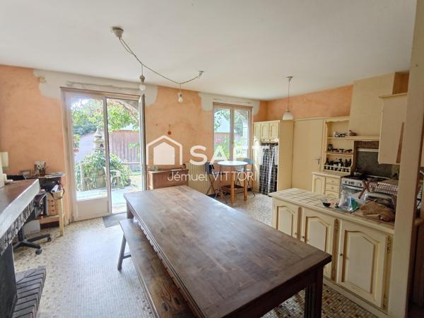 Grande maison familiale avec 3 studios locatifs et 1 hectare de terrain aux portes de Vitré