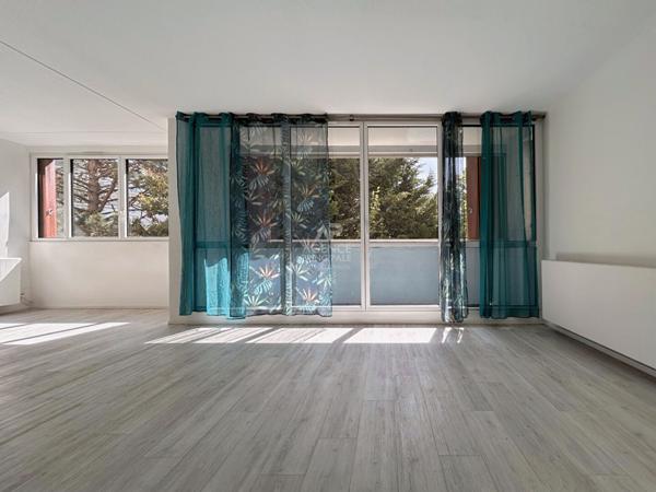 Appartement Poissy 4 pièce(s) 69.58 m2 Loyer 1 200 €/mois charges comprises **  - Référence  9158
