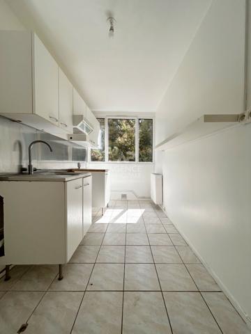 Appartement Poissy 4 pièce(s) 69.58 m2 Loyer 1 200 €/mois charges comprises **  - Référence  9158