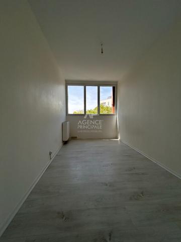 Appartement Poissy 4 pièce(s) 69.58 m2 Loyer 1 200 €/mois charges comprises **  - Référence  9158
