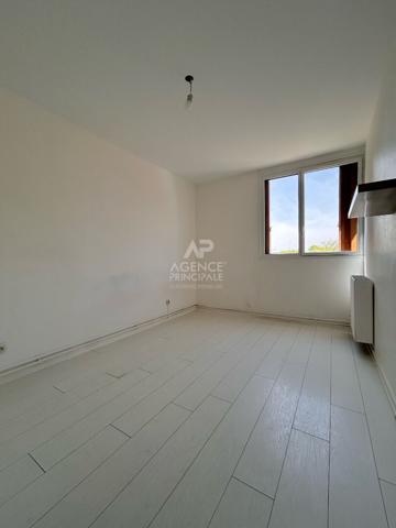 Appartement Poissy 4 pièce(s) 69.58 m2 Loyer 1 200 €/mois charges comprises **  - Référence  9158