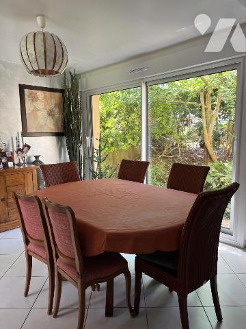 Maison 4 chambres et beau jardin sud est avec terrasse