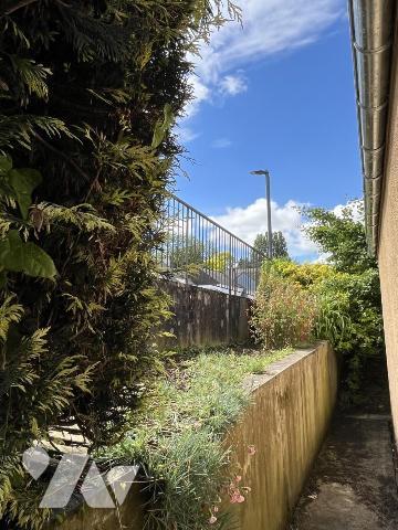 Maison 4 chambres et beau jardin sud est avec terrasse